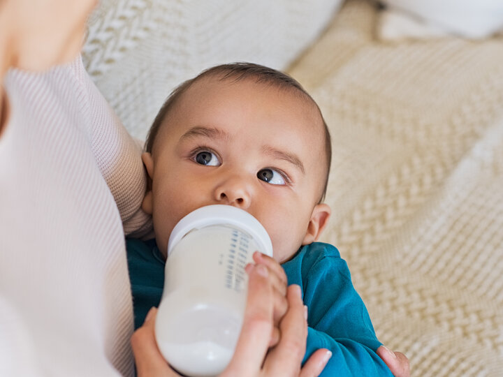 Infant drinking bottle